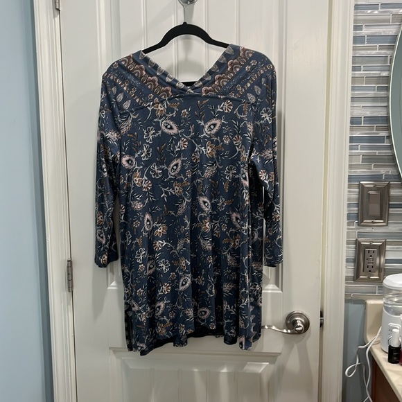 J. Jill tunic in blue. Double v-neck neckline. Size L. - Picture 3 of 4